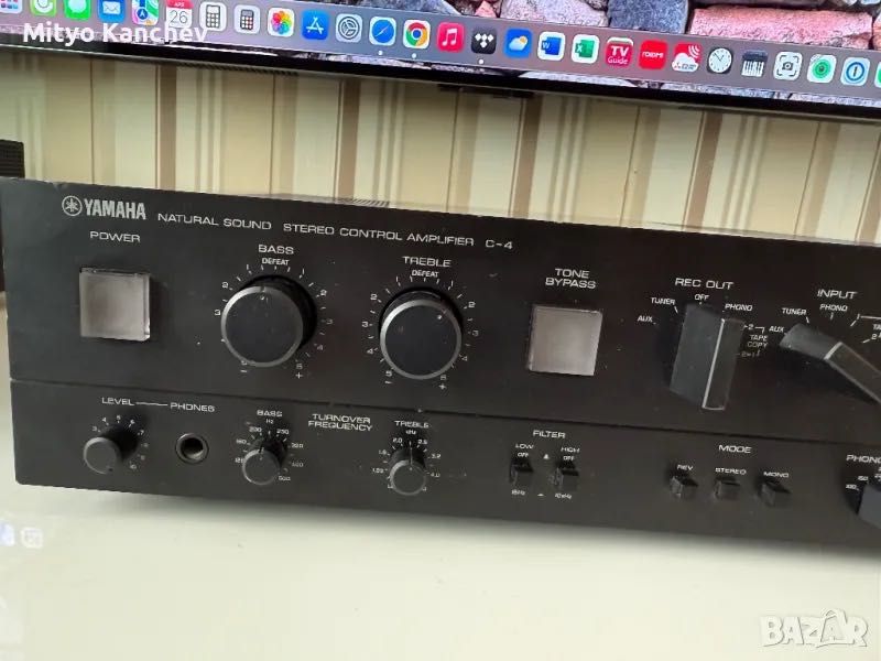 Предусилвател Yamaha C-4