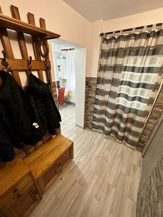 Vănd schimb garsonieră !!