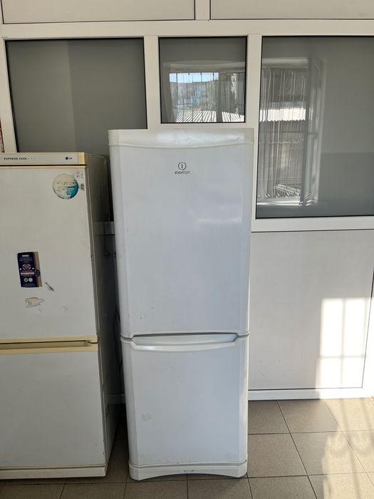 Холодильник  Indesit