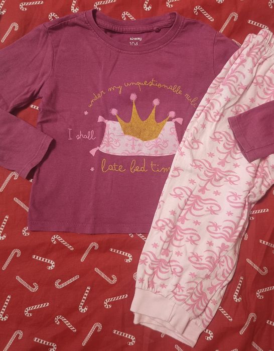 Lot pijamale fete mărime 98/104