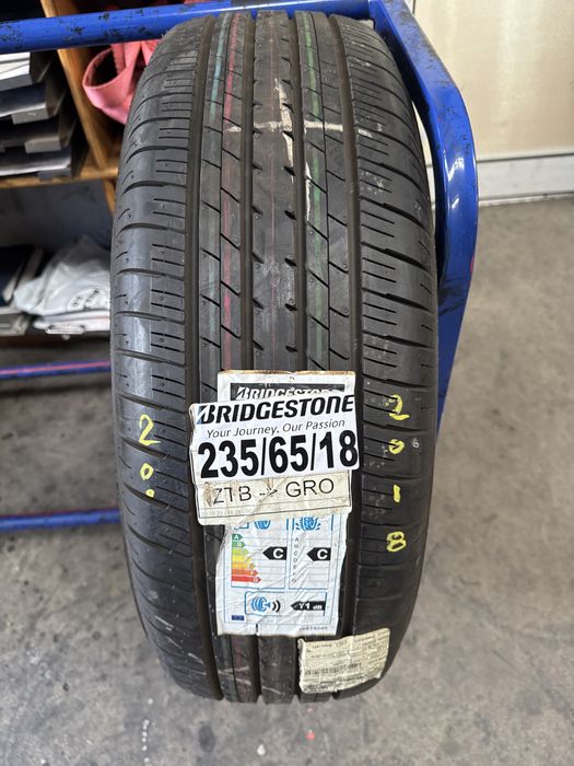 235/65/18 Bridgestone 106V