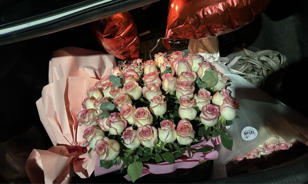 Цветы красивый букет на корзине