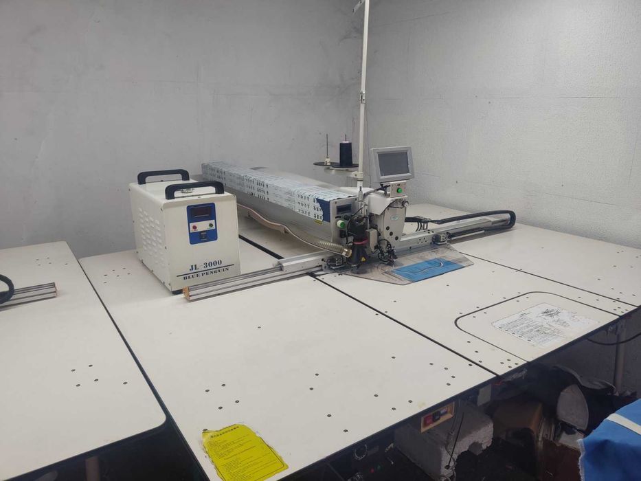 Шевна машина с програмируеми шевове и лазер за изрязване на кройки