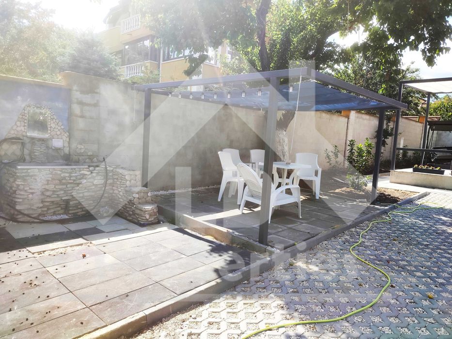 Обзаведена двуетажна къща под наем, Св.Константин и Елена