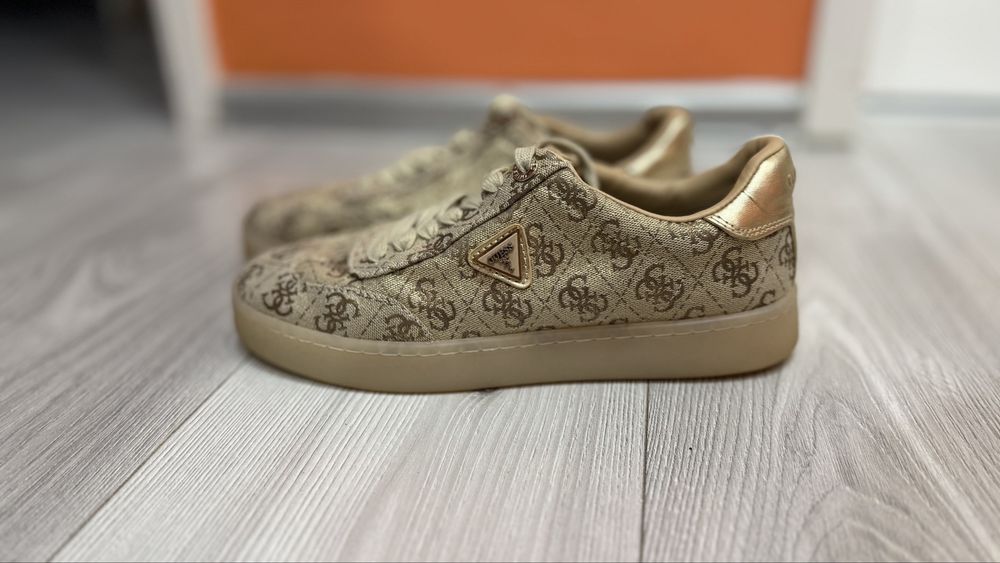 Сникърси Guess 40 номер