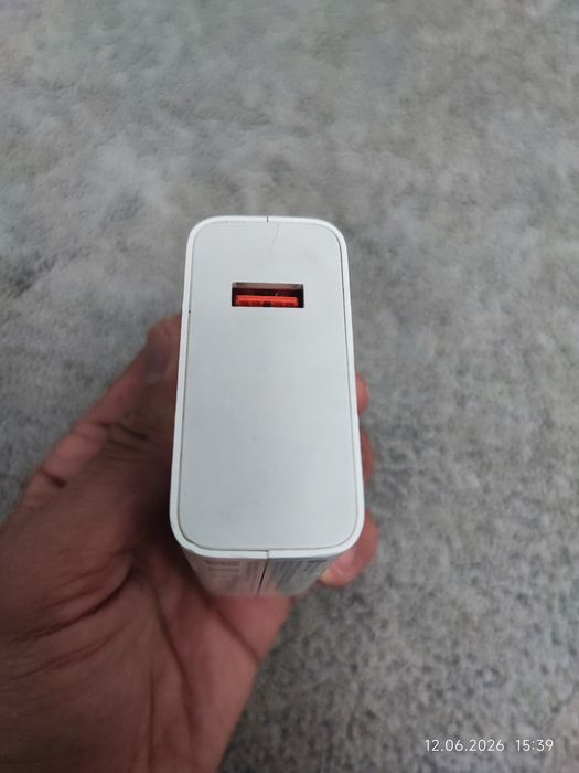 Продаю зарядчик для смартфона MI или Redmi . Оригинальный.