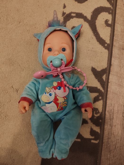 Păpușă interactiva Maia plânge cu lacrimi adevărate și mananca