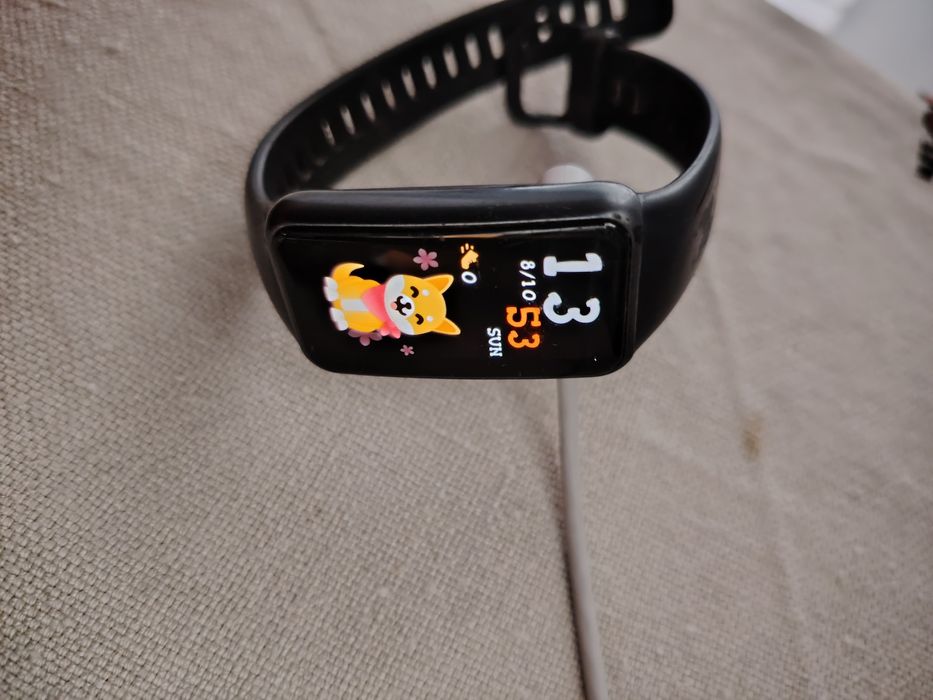 Продава Huawei band 6