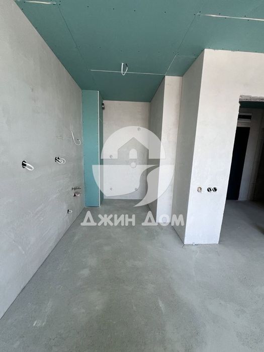 Двустаен апартамент с ПАРКОМЯСТО и ГЛЕДКА МОРЕ в Смокините 2, Бургас