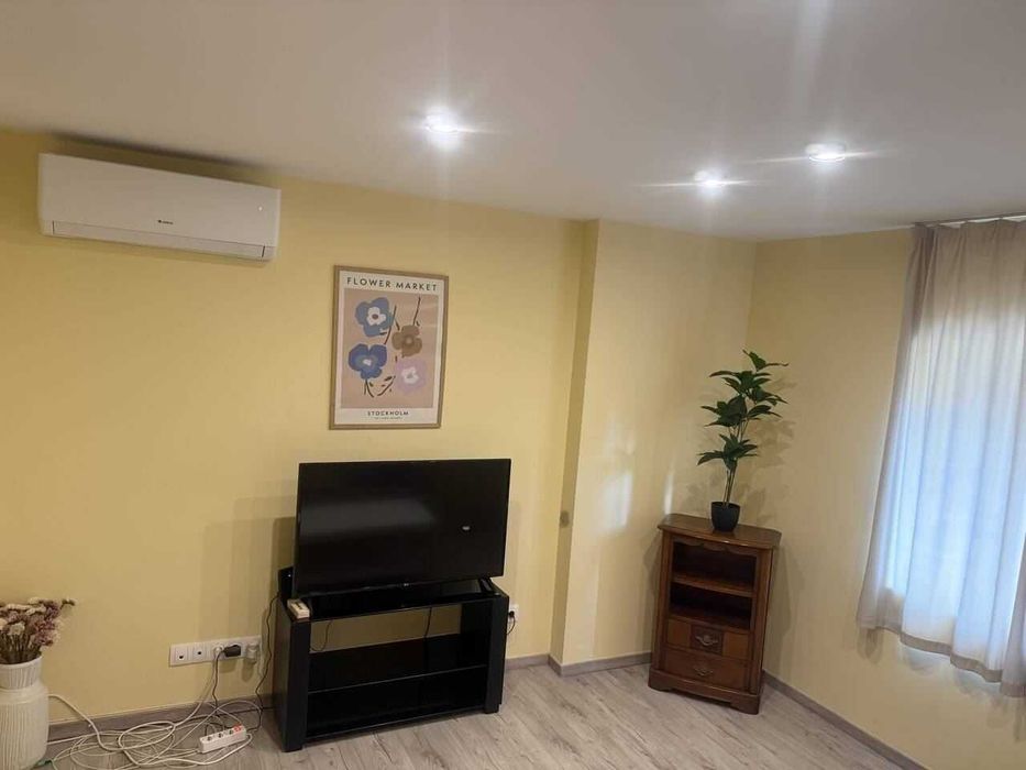 Дава се под наем Тристаен апартамент в София, Оборище - 90 кв.м за 746.64 € - Снимка #1