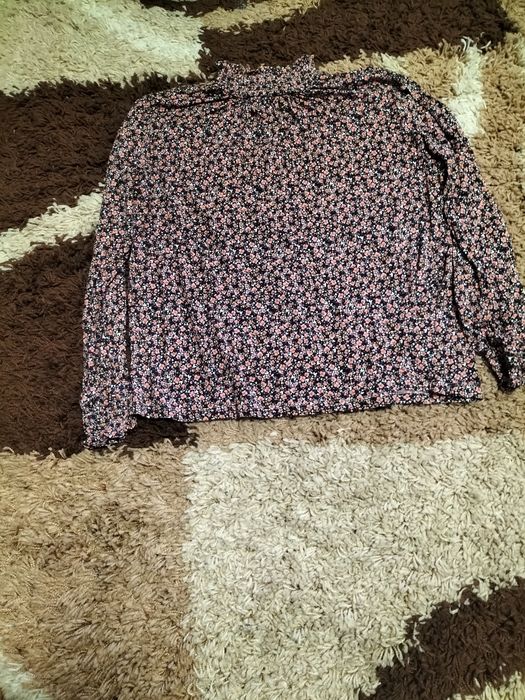 Vând bluze mărimi Xl,M