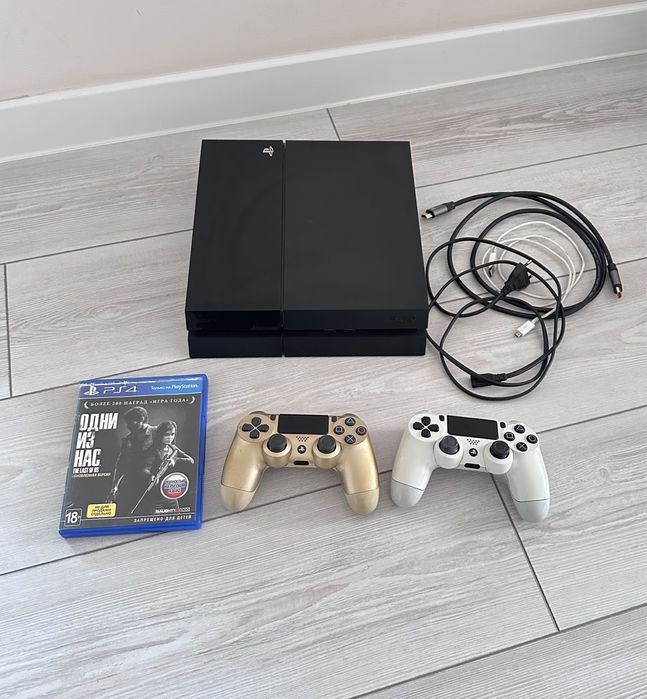 Продам ps4 fat прошитая