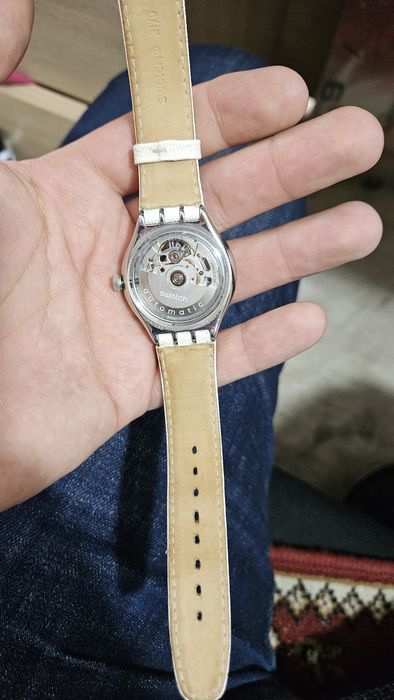 Часы оригинал Swatch в хорошем состоянии швейцарский механизм