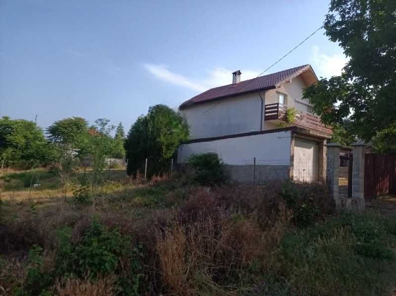 Триетажна къща в Оброчище