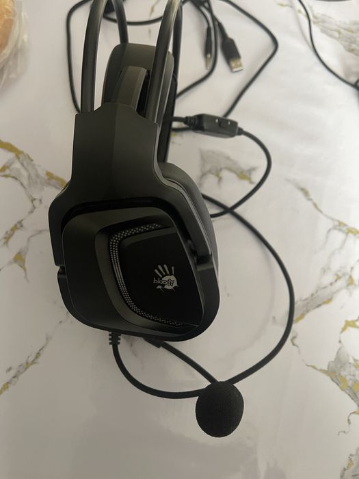 Продам игровые наушники с микрофоном bloody