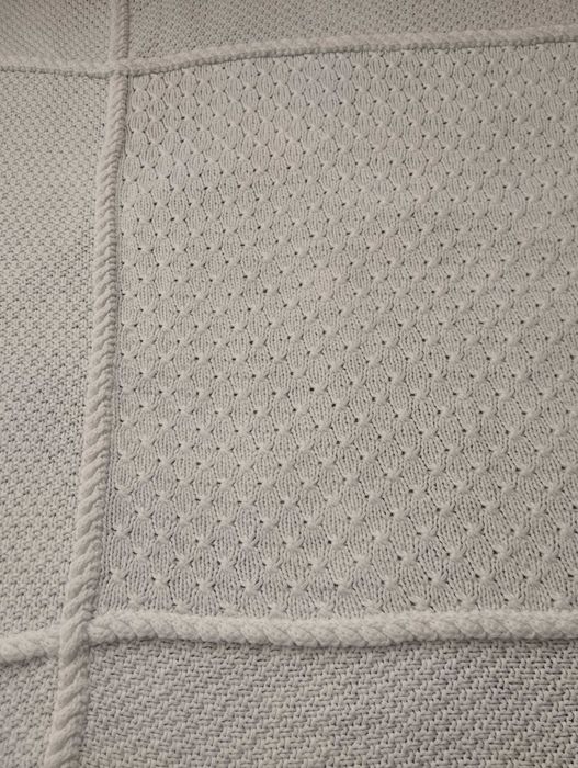 Бяла бебешка пелена