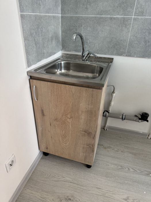 Продается газовая плита, вытяжка, и мойка.