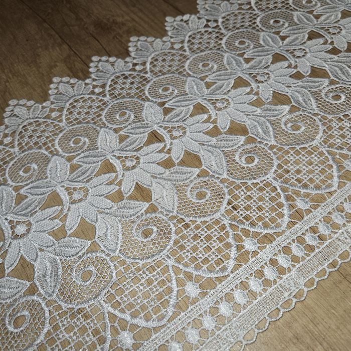 Кружево для скатерти и штор