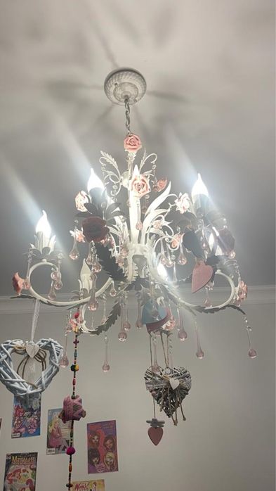 Продам люстру +2 бра новых