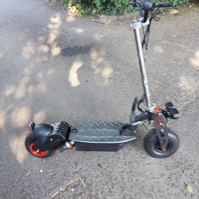 Trotineta elecyrica.