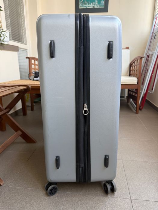 Голям куфар за чекиран багаж American Tourister
