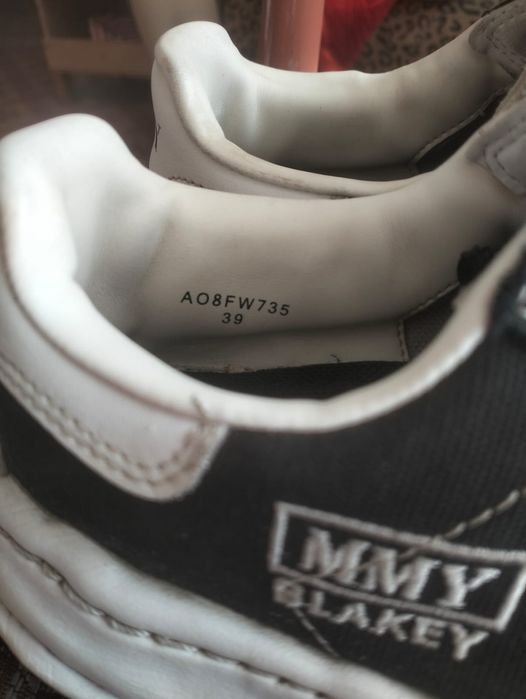 Продам кроссовки Maison