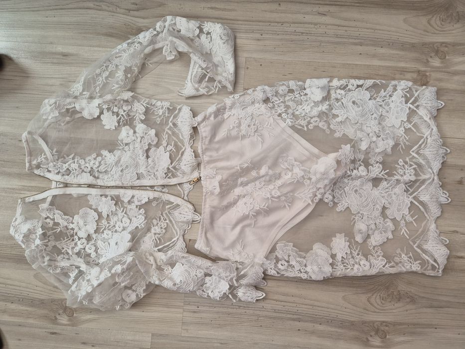 Дантелени рокли и тюлени пола по 20лв