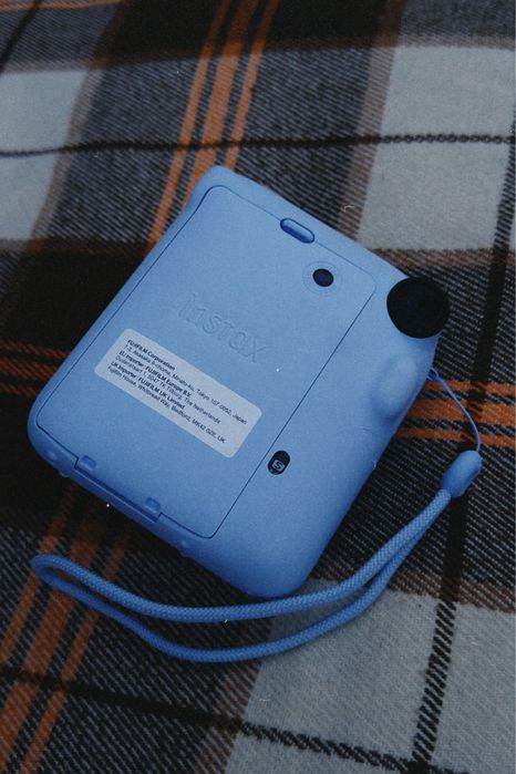 продам instax mini 12