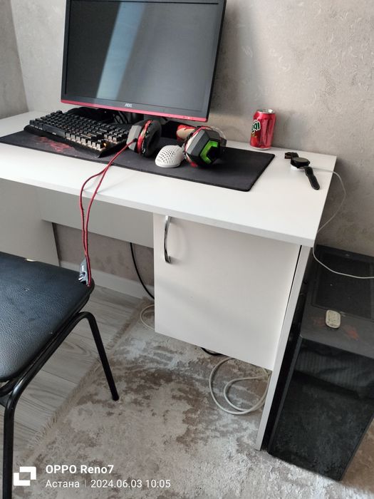 Продам компьютерный стол