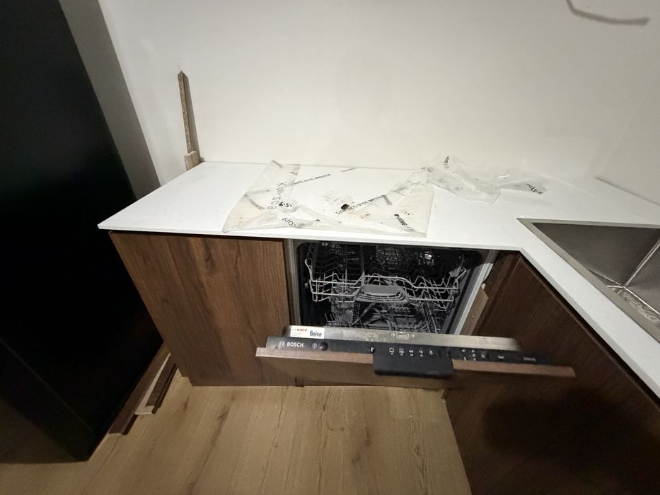 Продам кухонный шкаф искусственным камнем