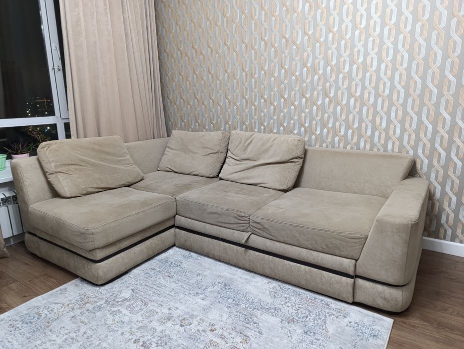Диван угловой в хорошем состоянии