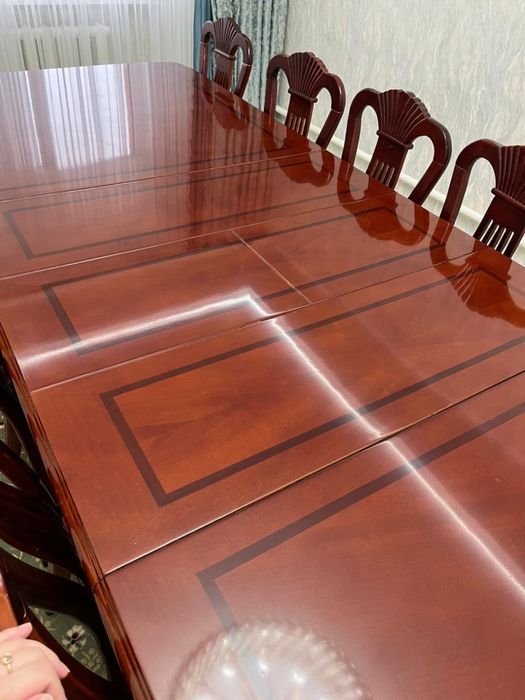 Продам гостевой стол со стульями.