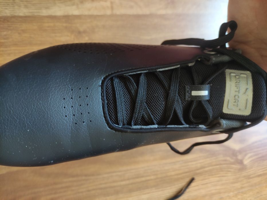 Срочно продам оригинальные кроссовки