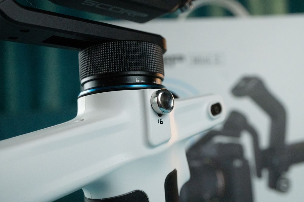 Продам Электронный Стабилизатор Feiyu Tech Scorp Mini 2