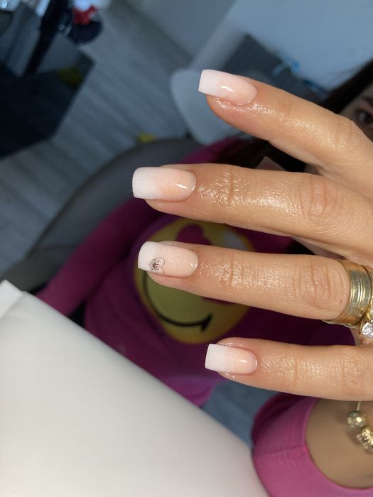 Aplic unghii cu gel - 60 de lei