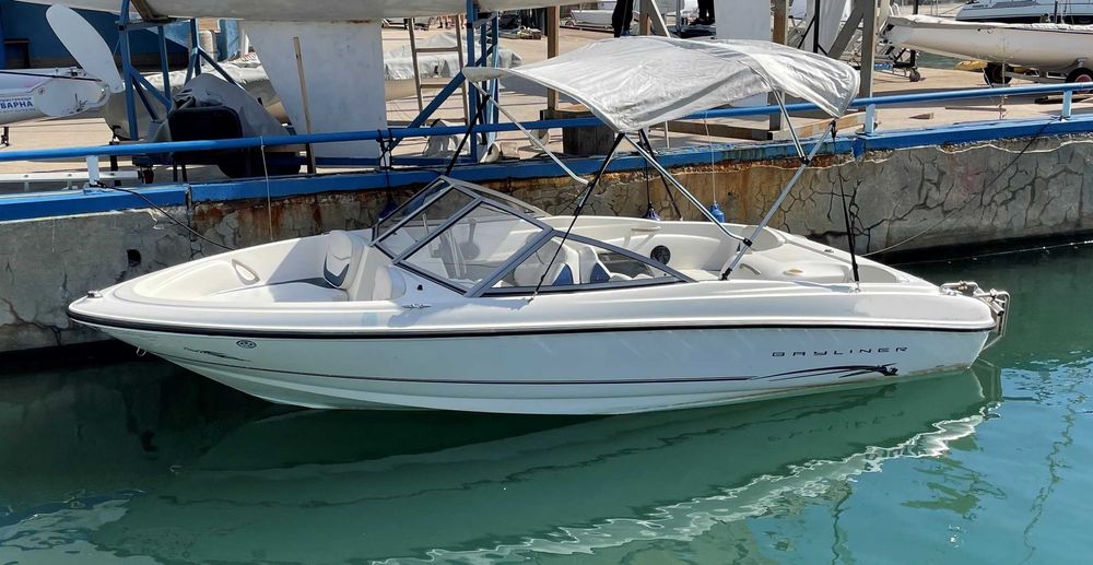 Моторна яхта Bayliner 175 Bowrider