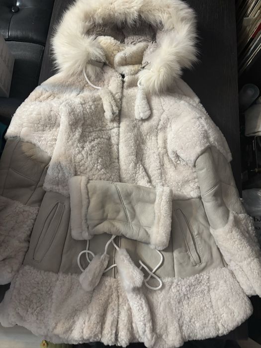 Детско кожено палто с качулка и обща ръкавица