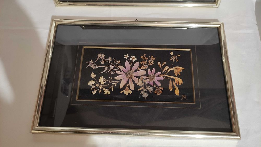 2 стенни пана/картини с изсушени цветя