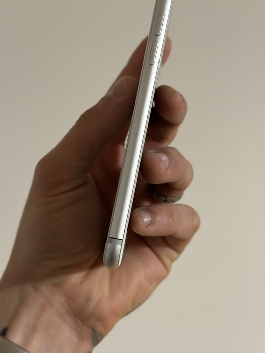 Айфон 8 на 64гб IPhone