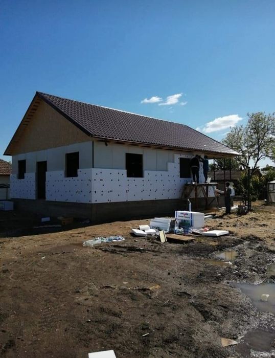 Vand case modulare pe structura usoara