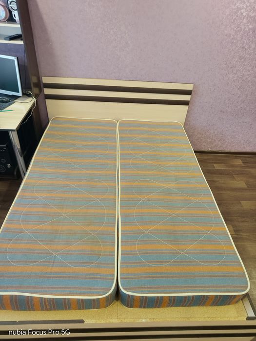 Продам кровать с матрасами