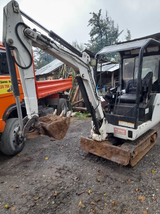 Услуга с комбиниран багер, самосвал валяк и асфалтополагачка!!!