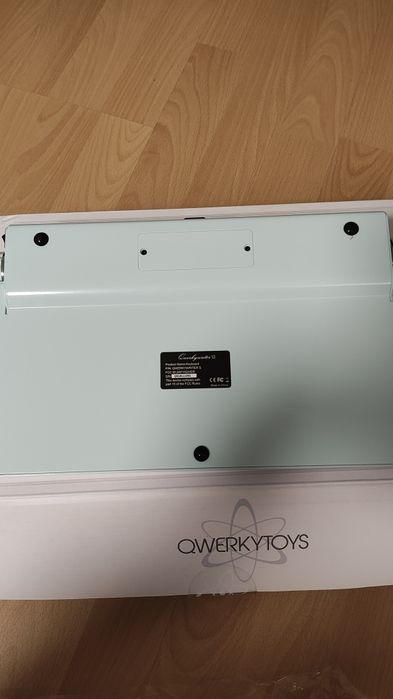 Нова ретро клавиатура Qwerkywriter S,