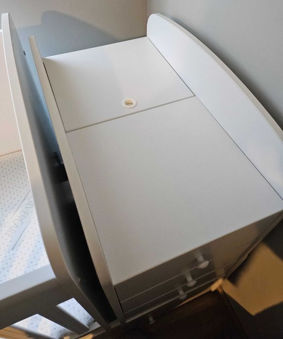 Дървена кошара с подвижен люлеещ механизъм, запазен матрак, обиколници