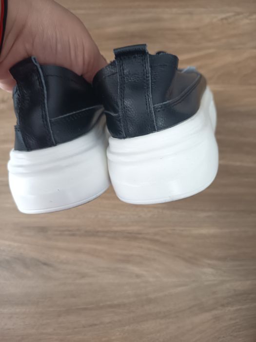 Incaktaminte Dama din piele