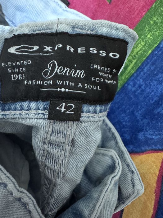 Продавам дънки неса носени не оцелих размера но стоят от даста време