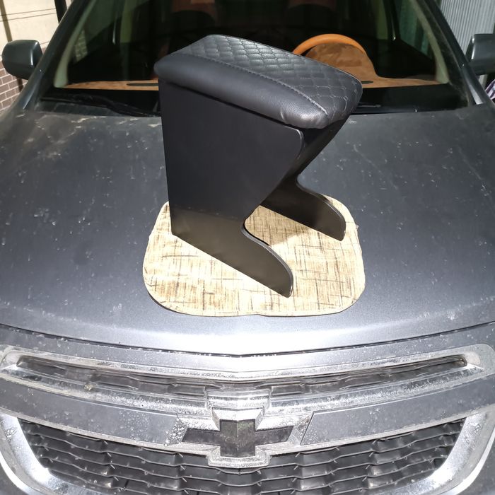 Шевроле Кобальт подлокотник