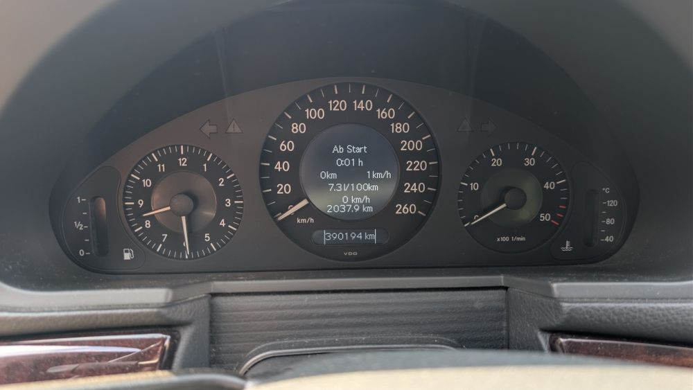 Mercedes W211 E220