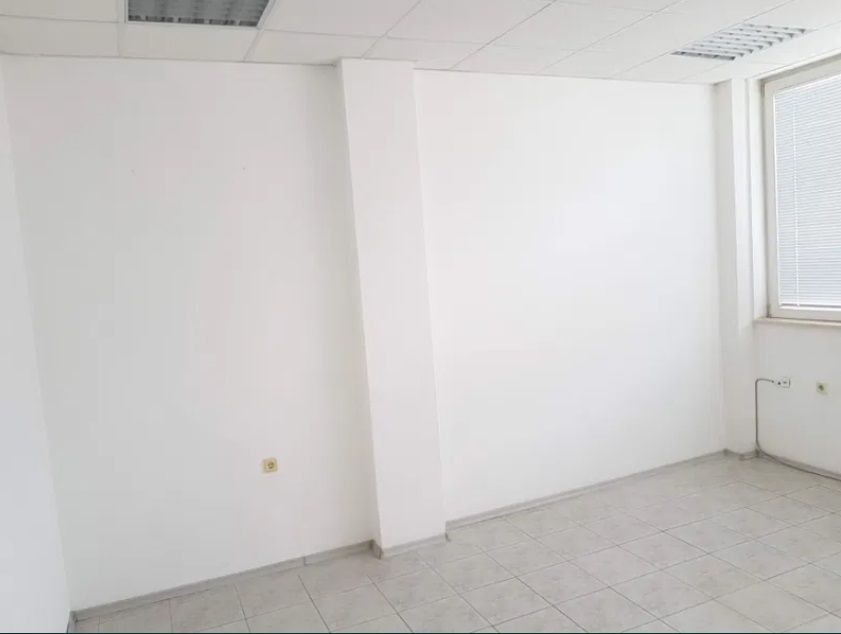 Продава се Офис в Враца, Център - 22 кв.м за 2203 €/кв.м - Снимка #5