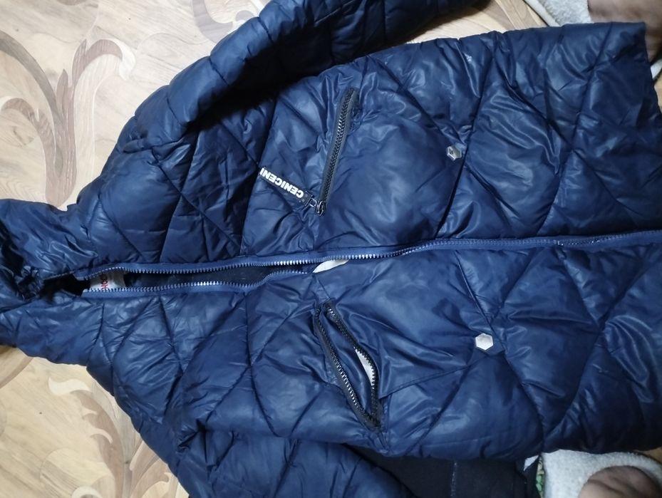 Отдам зимние куртки на девочку